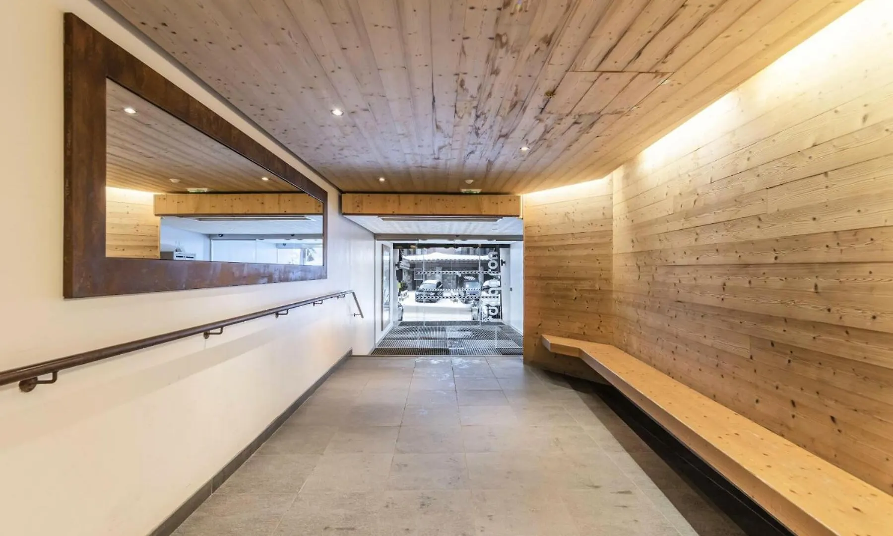 Apartment Residence Lac Du Lou - Val Thorens Location: Appartement De 38 M2 Au 7Eme Etage, Skis Aux Pieds, Balcon Expose Sud Mae-9021