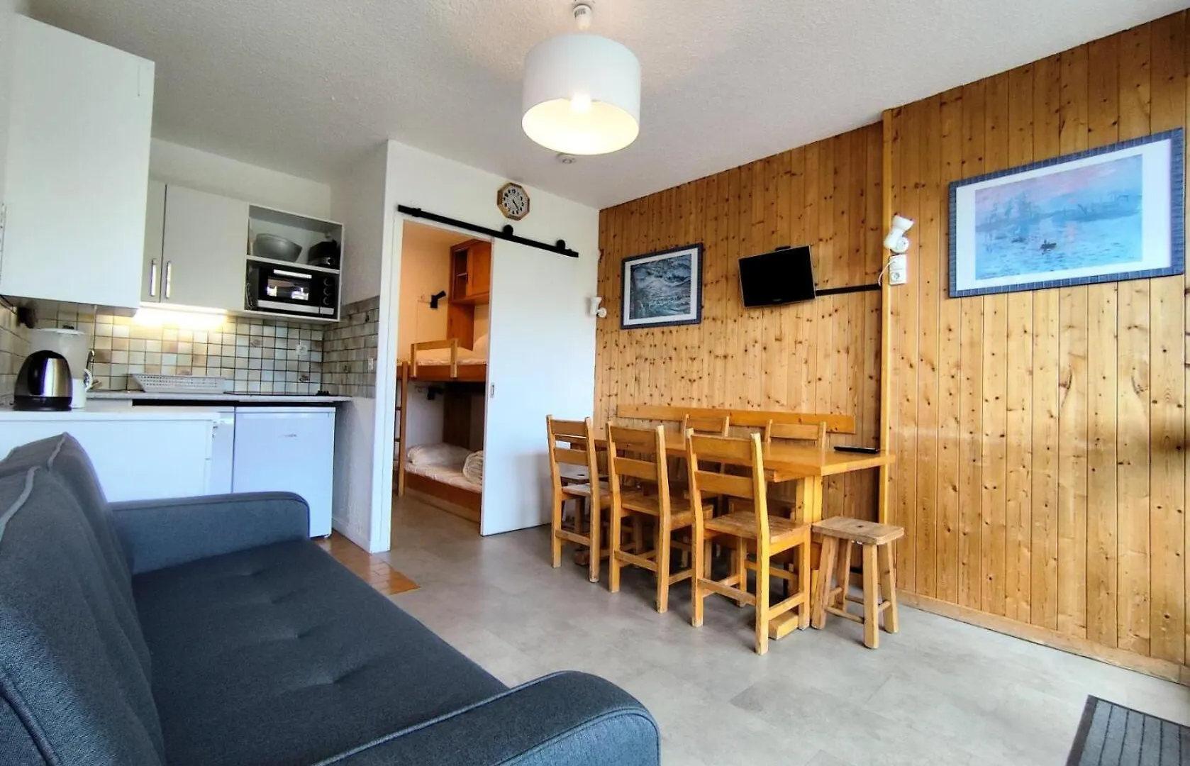 Residence Lac Du Lou - Val Thorens Location: Appartement De 38 M2 Au 7Eme Etage, Skis Aux Pieds, Balcon Expose Sud Mae-9021 contacts