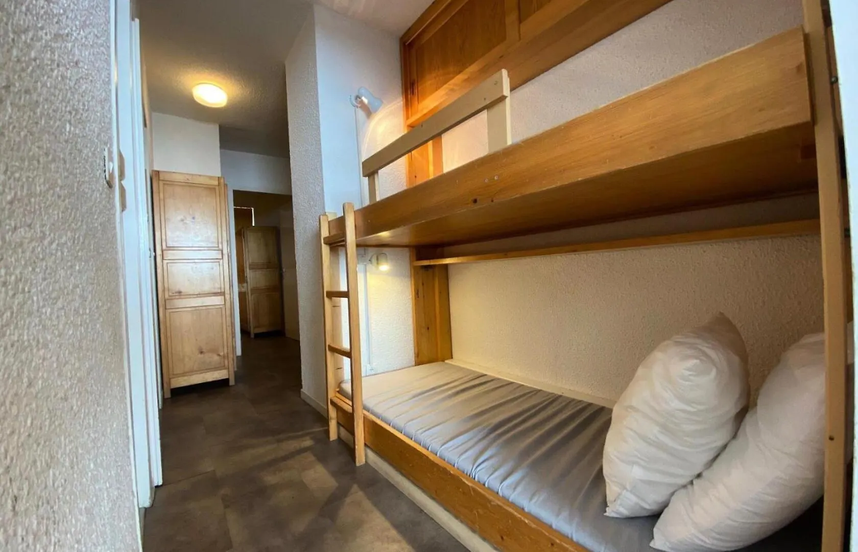 Residence Lac Du Lou - Val Thorens Location: Appartement De 38 M2 Au 7Eme Etage, Skis Aux Pieds, Balcon Expose Sud Mae-9021
